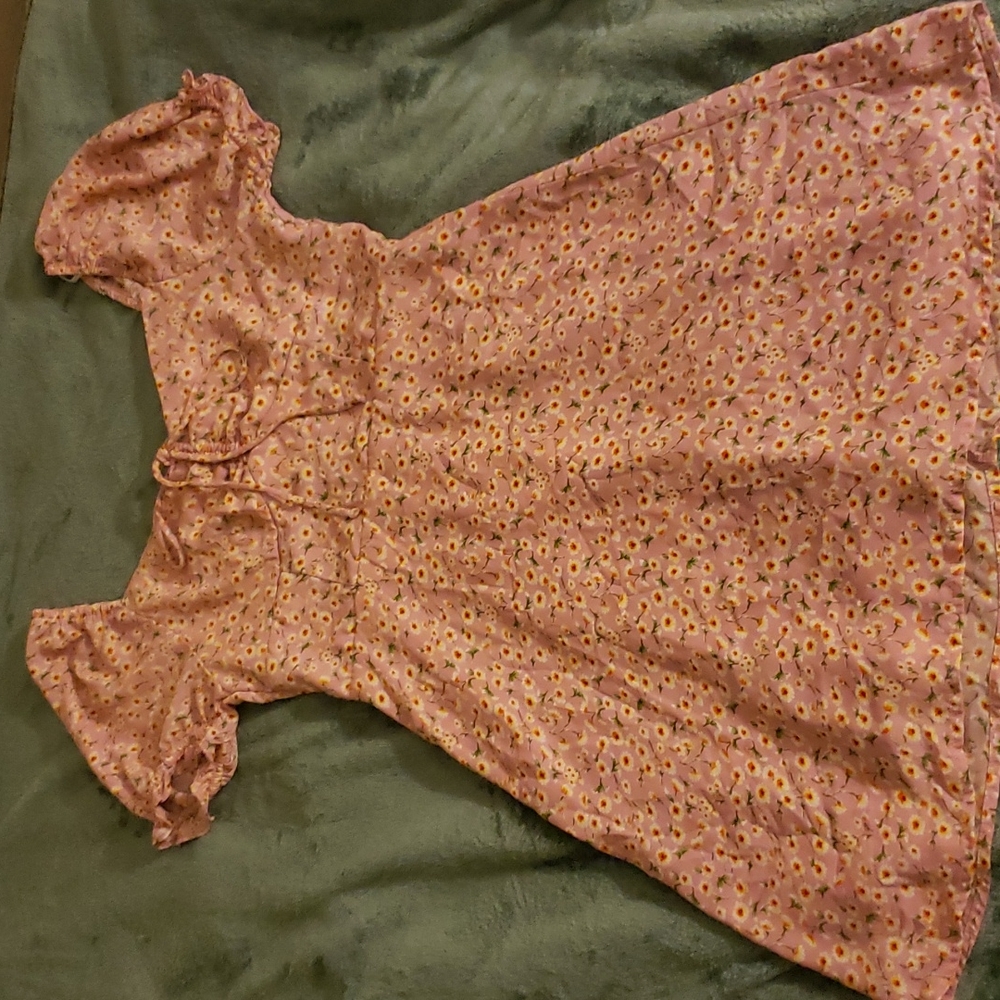 Cute ditsy pink floral dress